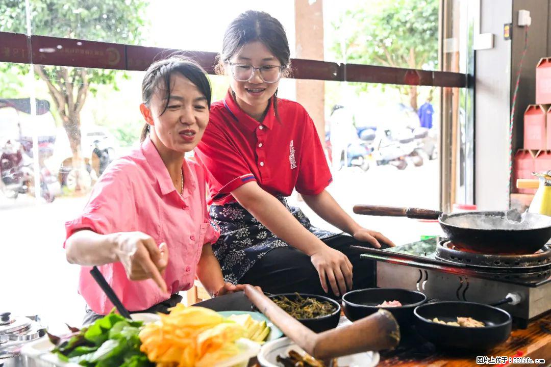 全网追的“扁担女孩”，找了一份暑假工，时薪12元 - 阜新生活资讯 - 阜新28生活网 fx.28life.com